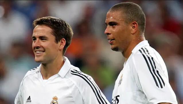 他都显得游 他都显得游